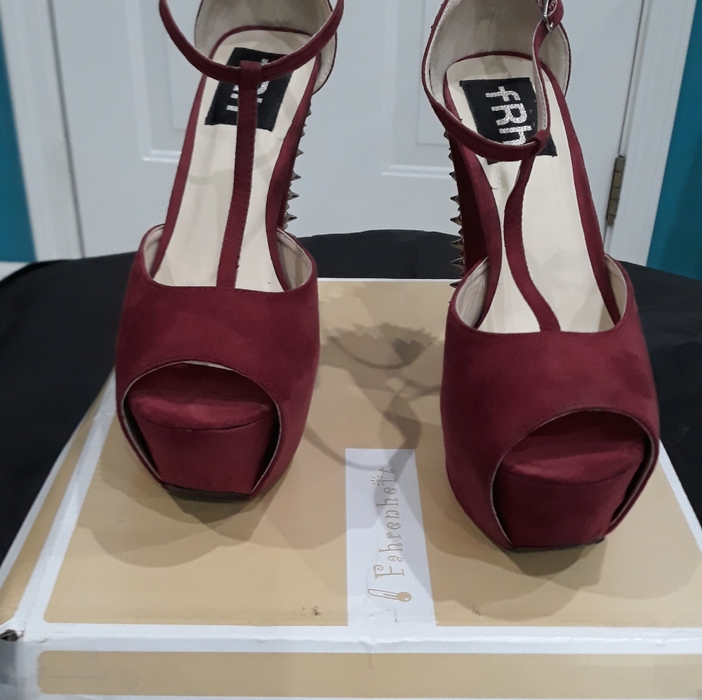 High heel sandals